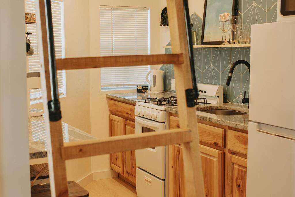 Agave Tiny House At Cactus Flower-Hot Tub-Pet Friendly-No Pet Fees! アルバカーキ エクステリア 写真