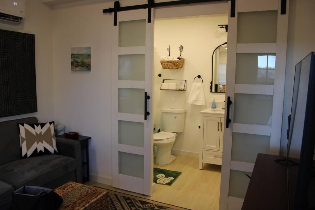 Agave Tiny House At Cactus Flower-Hot Tub-Pet Friendly-No Pet Fees! アルバカーキ エクステリア 写真
