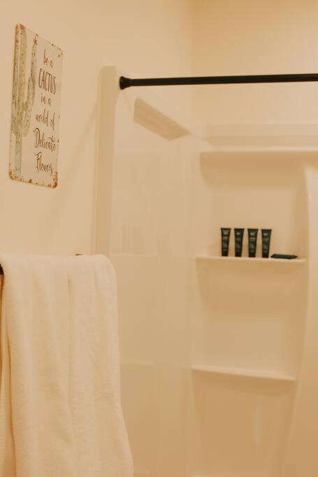 Agave Tiny House At Cactus Flower-Hot Tub-Pet Friendly-No Pet Fees! アルバカーキ エクステリア 写真