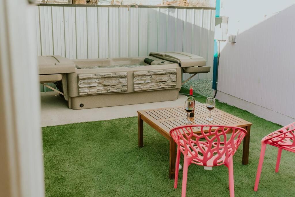 Agave Tiny House At Cactus Flower-Hot Tub-Pet Friendly-No Pet Fees! アルバカーキ エクステリア 写真