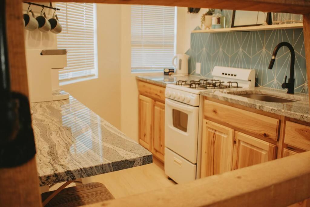 Agave Tiny House At Cactus Flower-Hot Tub-Pet Friendly-No Pet Fees! アルバカーキ エクステリア 写真