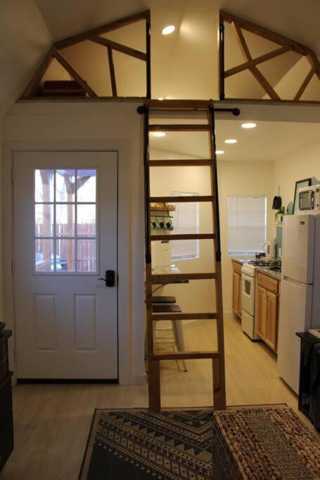 Agave Tiny House At Cactus Flower-Hot Tub-Pet Friendly-No Pet Fees! アルバカーキ エクステリア 写真