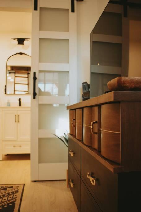 Agave Tiny House At Cactus Flower-Hot Tub-Pet Friendly-No Pet Fees! アルバカーキ エクステリア 写真